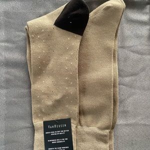 NEW 2 Pairs of Men’s Van Heusen Dress Socks